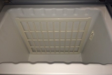 Refrigerator anti-frost protection sidewall
